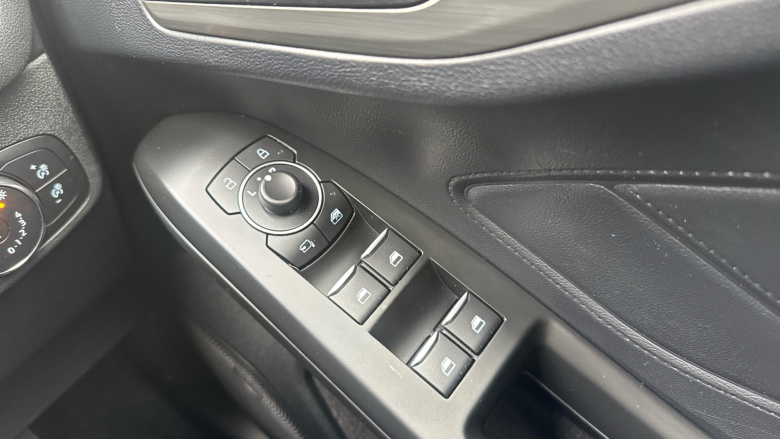 Ford Focus 1.0 EcoBoost Hybrid mHEV 155 Titanium 5dr Petrol Hatchback